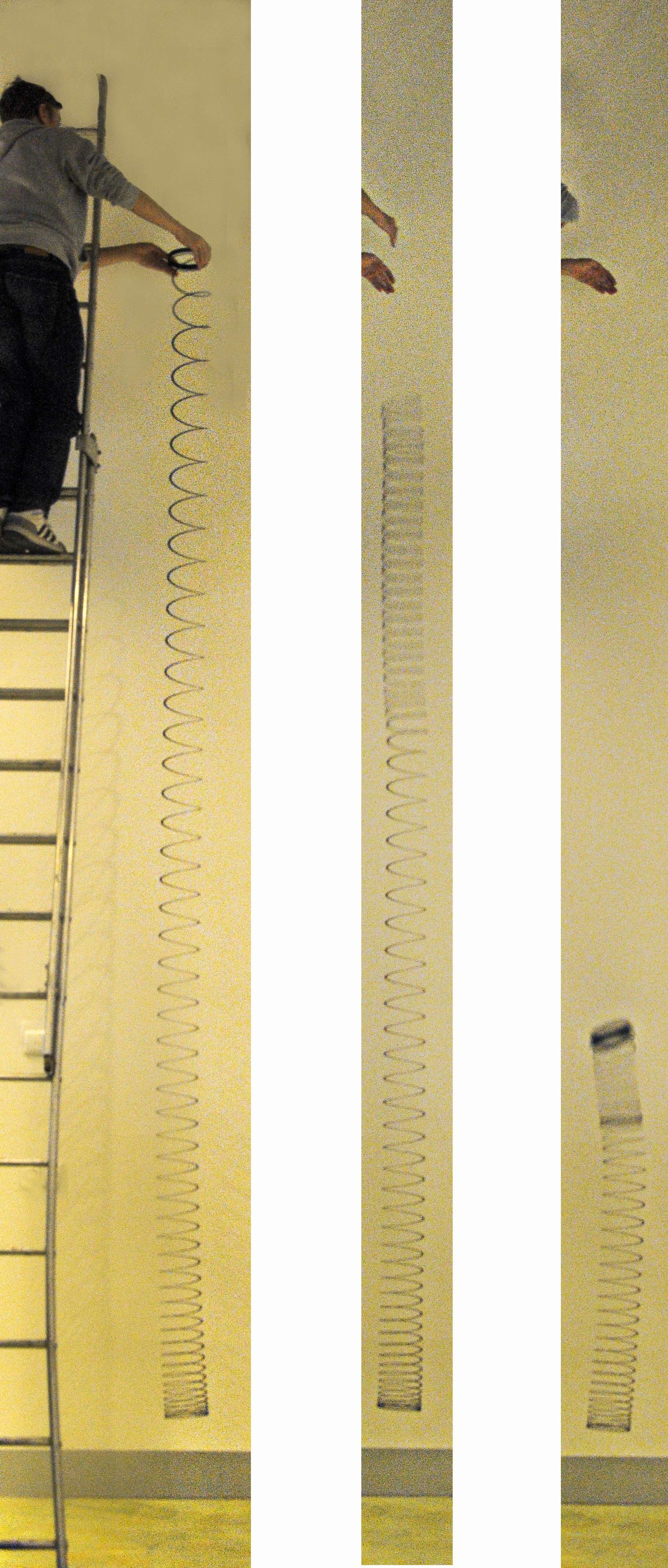 time lapse of the spring where one can see that the bottom of the spring stays at rest